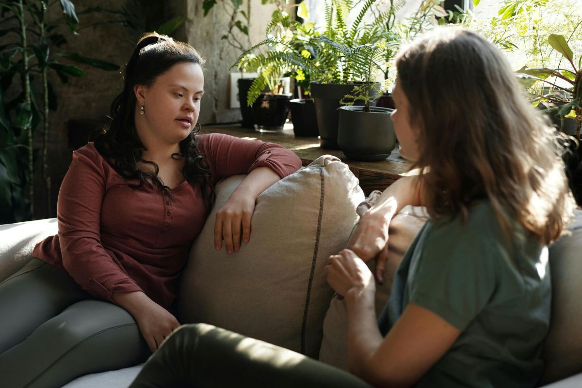 NDIS participant speaking with a mobile allied health professional