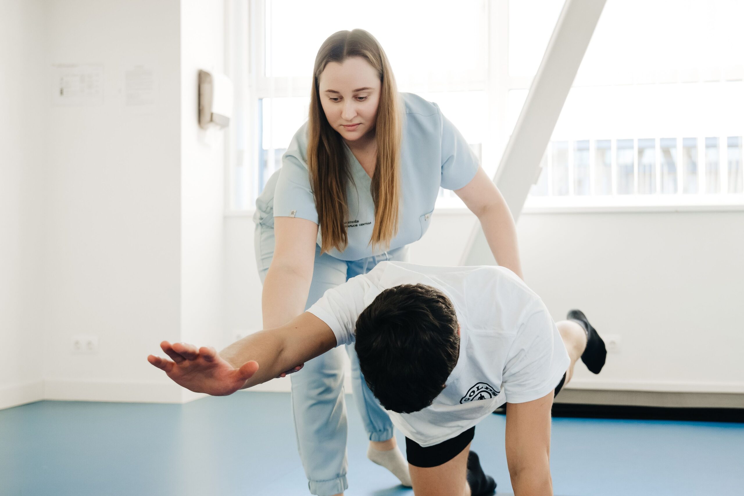 Mobile physiotherapist supporting a participant during exercise